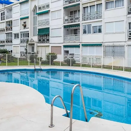 Apartment Garden And Pool In Next To The Benalmadena