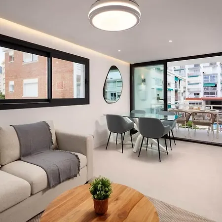 Apartment Garden And Pool In Next To The